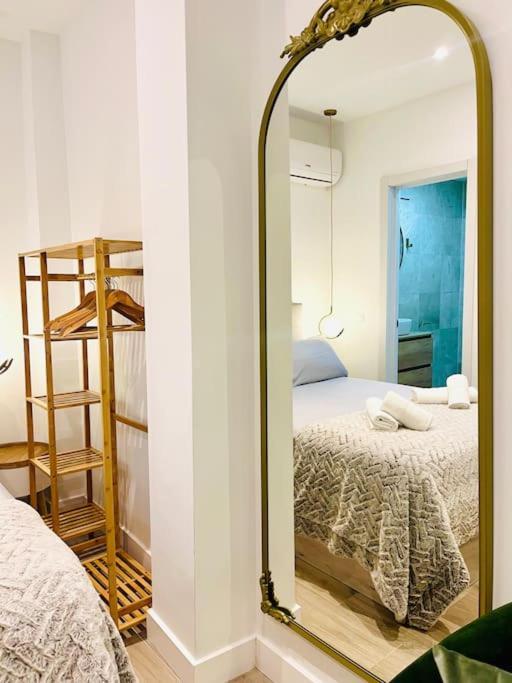 New Luxurious Studio With Patio/Center Apartment Malaga Luaran gambar