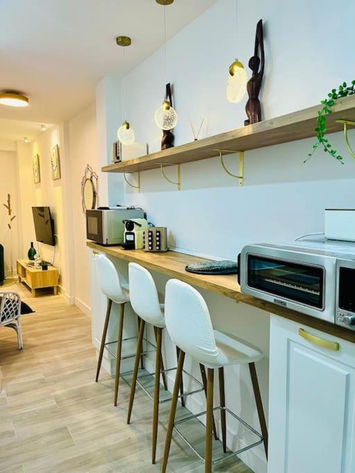 New Luxurious Studio With Patio/Center Apartment Malaga Luaran gambar