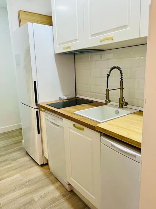 New Luxurious Studio With Patio/Center Apartment Malaga Luaran gambar