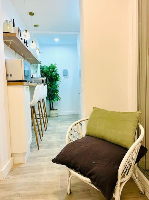 New Luxurious Studio With Patio/Center Apartment Malaga Luaran gambar